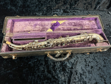 Photo Vintage King Saxello Soprano– Original Silver Plate, Serial #71551